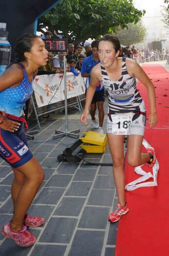 María Lois ganadora femenina absoluta tras cruzar la meta - Foto © Manuel Parada