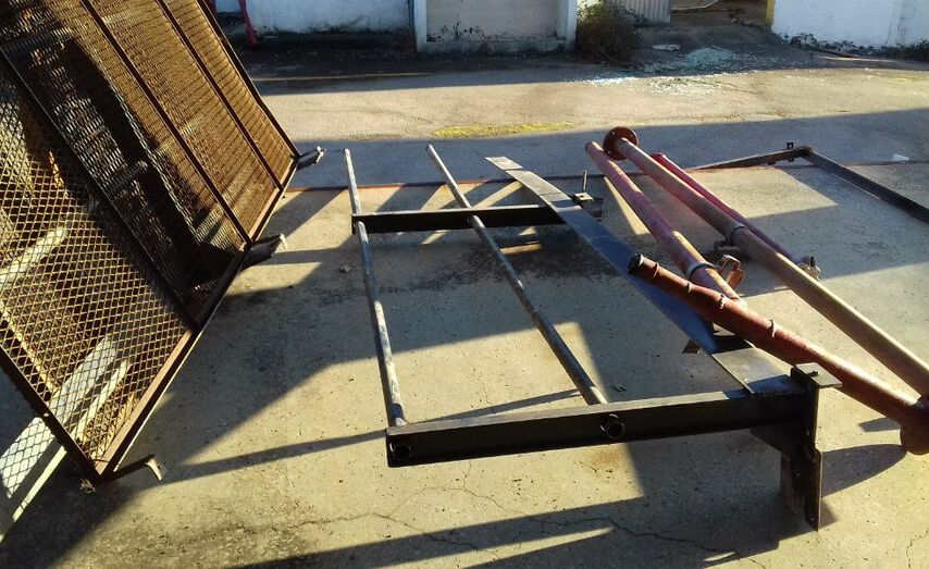 Imaxes tomadas na nave na que se produciu a detenci&oacute;n, nas que se contempla o material incautado