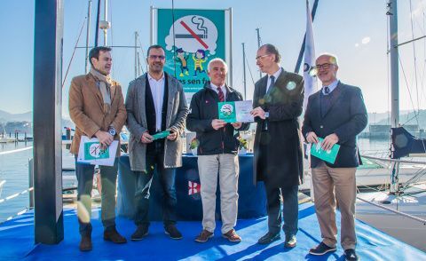 El Monte Real Club de Yates es desde hoy un puerto sin humo. /&copy; Rosana Calvo