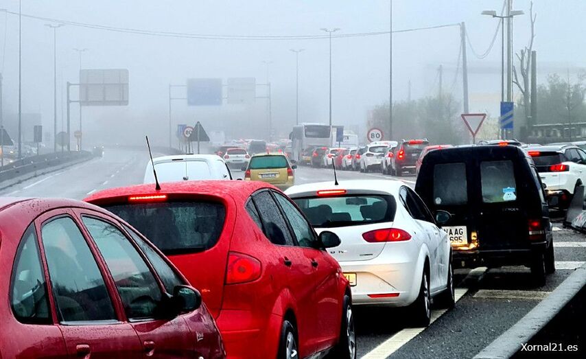 Imagen de las retenciones quilom&eacute;tricas para acceder a una prueba PCR en el COVID auto del Hospital Meixoeiro de Vigo