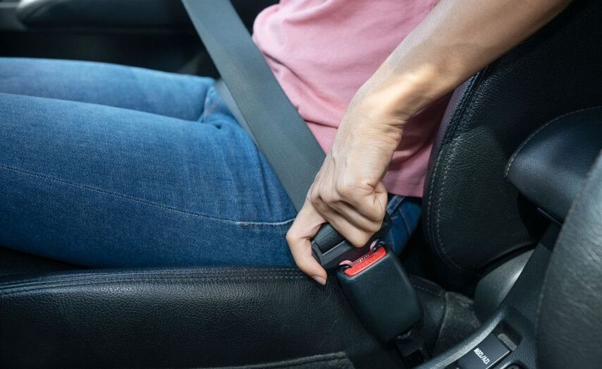 El cintur&oacute;n de seguridad salva vidas  |Image licensed by &copy; Ingram Image