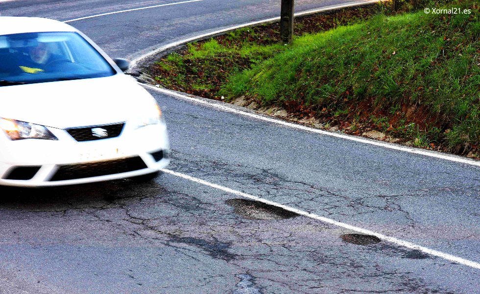 Baches na estrda provincial Puxeiros - Mos |Imaxe © Xornal21.es