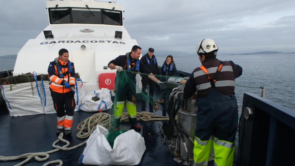 Gardacostas de Galicia realizó casi 10.000 inspecciones en 2025 contra la pesca ilegal