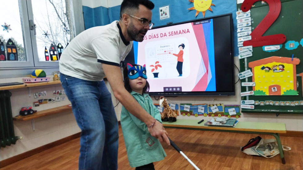 Un programa pionero introduce la lengua de signos en las aulas de Mos