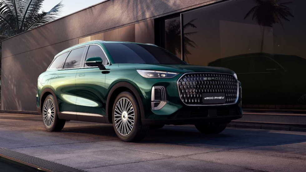 EBRO lanza el S900, un SUV premium de 7 plazas