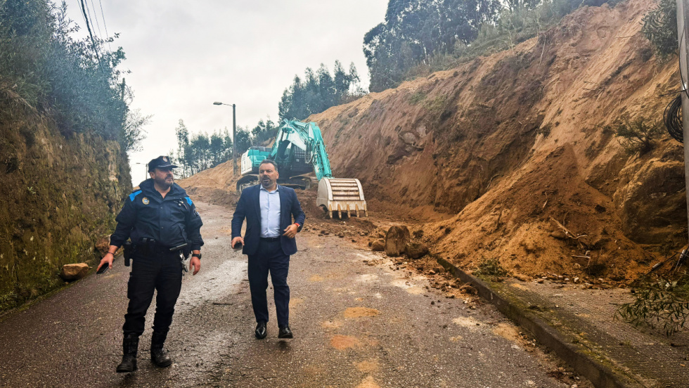 Las obras en el acceso al Colegio Chano Piñeiro avanzan durante las vacaciones de Navidad