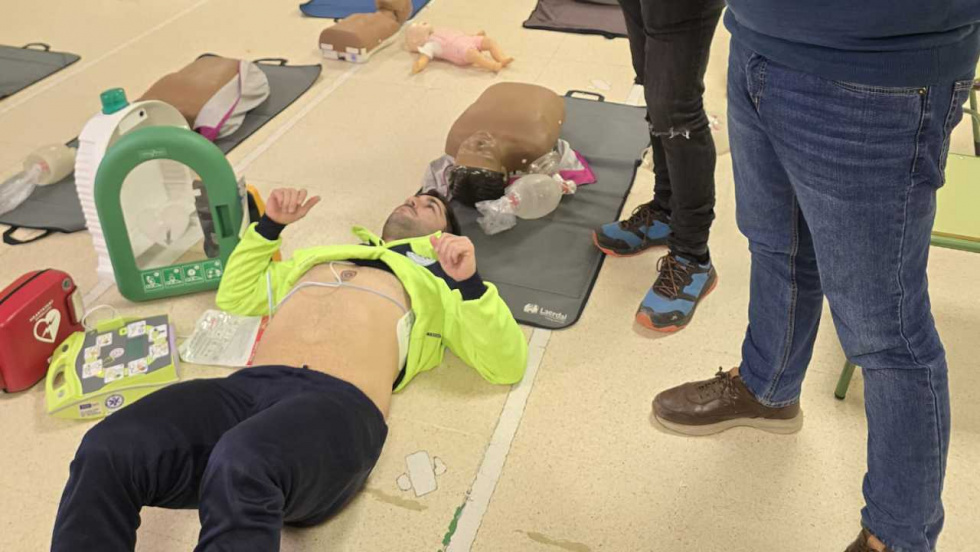 Ponteareas amplía la formación en desfibriladores a toda la comunidad educativa