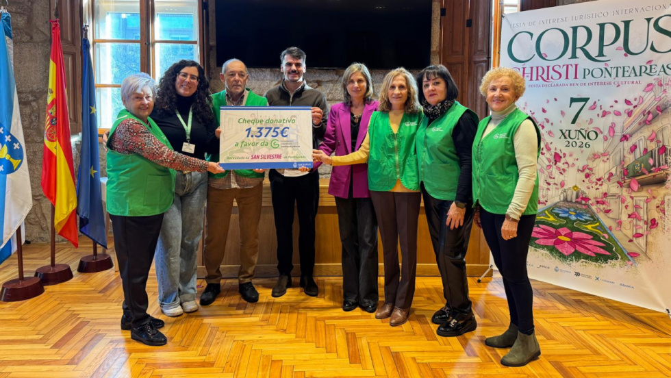 Solidaridad en marcha: Ponteareas entrega 1.375 euros a AECC