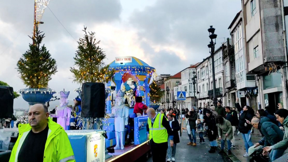 Baiona prepara una cabalgata de Reyes con 2.000 kilos de caramelos