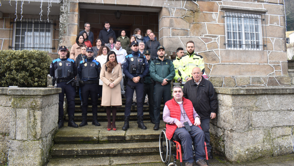 Mos garda un minuto de silencio polas vítimas do accidente ferroviario de Córdoba