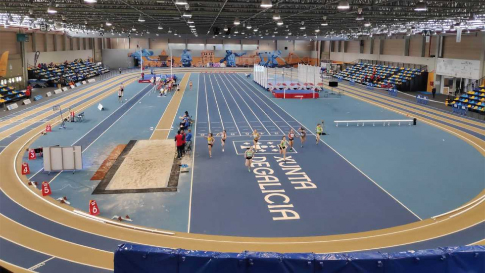 La Copa de Galicia de pista corta reúne a once clubes en Ourense