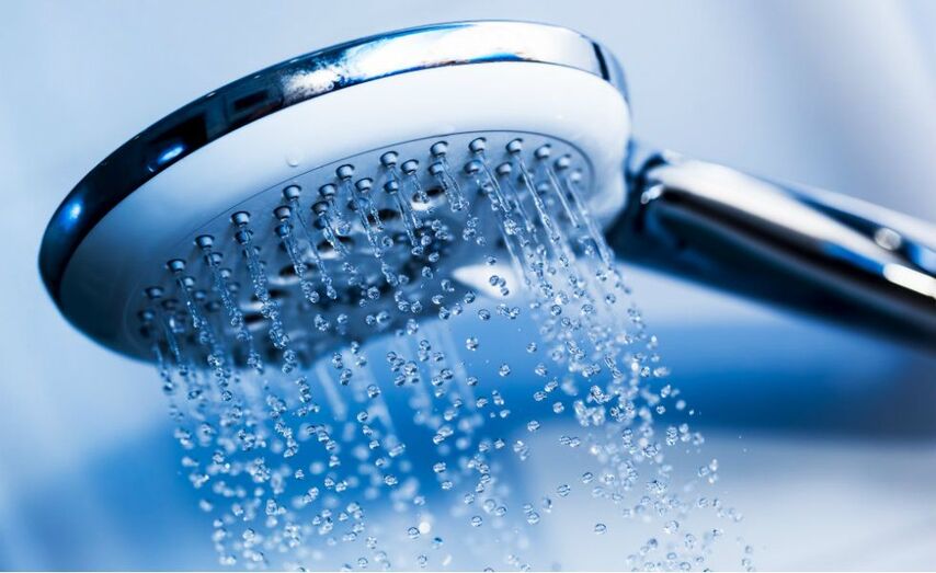 Recomendan limpar os difusores de duchas e billas e desinfectalos con 10 pingas de lixivia dilu&iacute;da nun litro de auga durante 30 minutos