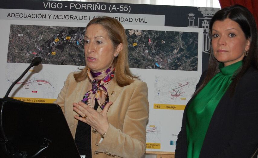 Imaxes de arquivo do 19 de marzo de 2015, cando Ana Pastor visitaba Mos como Ministra de Fomento para anunciar a revocaci&oacute;n do trazado da nova autov&iacute;a