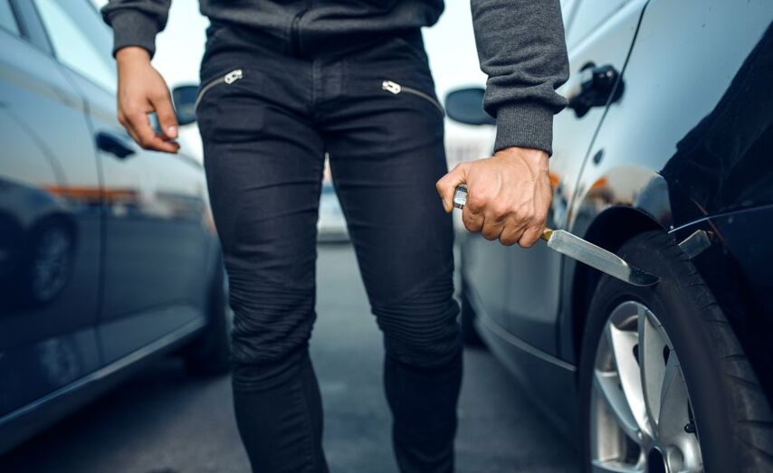 Alrededor de 850.000 conductores de nuestro país (3%) admiten haber dañado otro coche adrede  |Image licensed by © Ingram Image