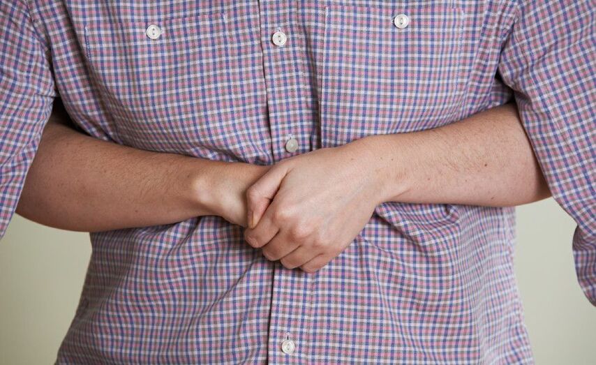 Consiste en aplicar una presión rápida y fuerte en la parte inferior del esternón  |Image licensed by © Ingram Image