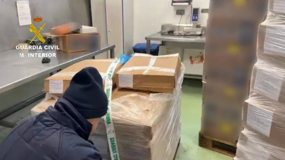 Inmovilizan 186 toneladas de pescado congelado en Marín con fechas de consumo preferente caducadas