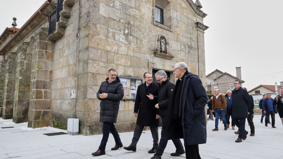 Vigo invierte 390.000 euros en la remodelación del atrio de la iglesia de Candeán