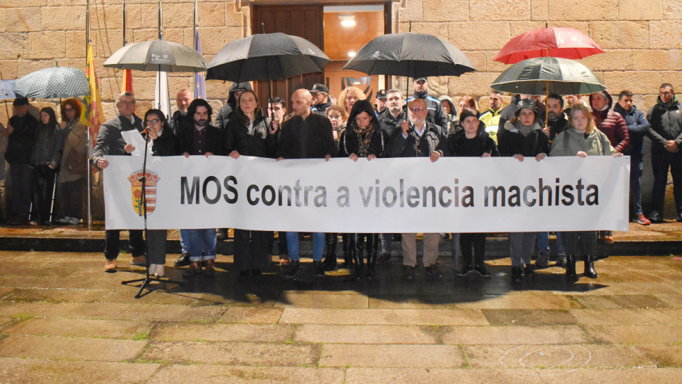 Mos condena en un pleno extraordinario el asesinato machista de una vecina