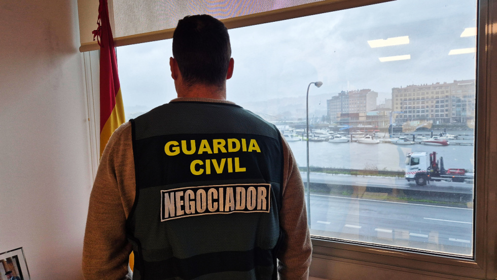 El negociador de la Guardia Civil evita un posible ataque en Gondomar y logra la entrega de un varón armado