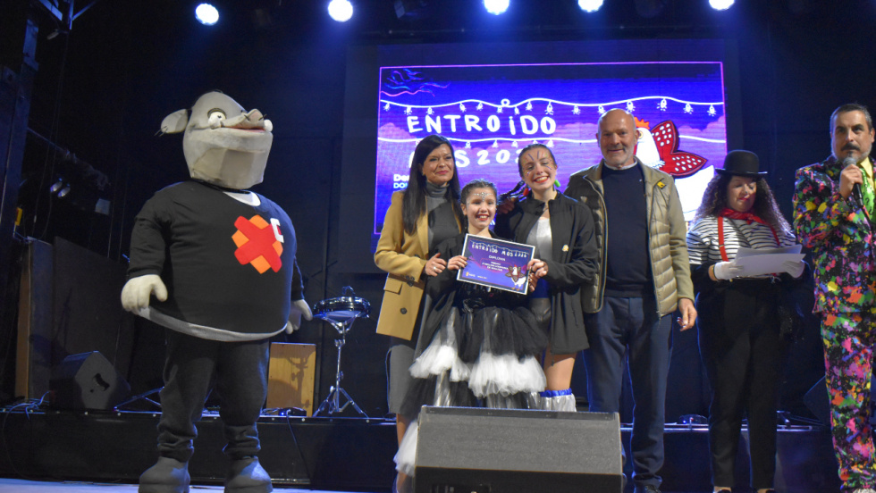 El Xabarín conquista Mos en un Entroido multitudinario con 1.353 participantes