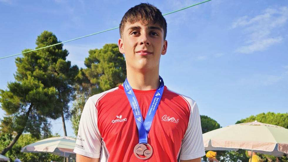 Marcos Garabatos, del CN Mos, afronta su primer gran reto del año con la selección gallega infantil
