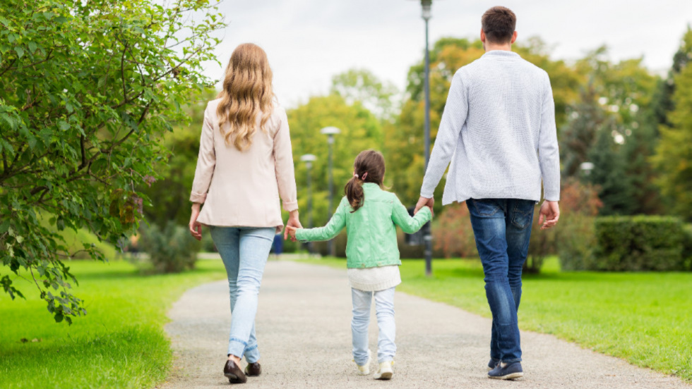 La Xunta busca familias para 73 menores mientras crece el número de acogimientos en Galicia