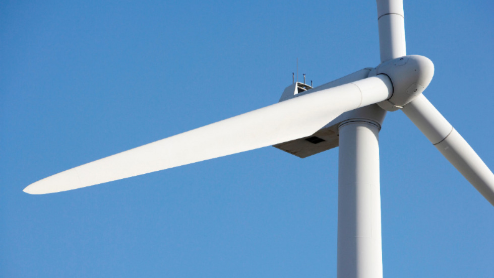 Luz un 80% más barata para 500 viviendas cercanas al primer parque eólico de Recursos de Galicia