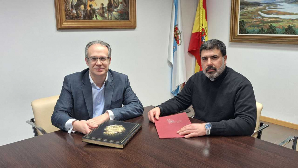 El alcalde de A Guarda recibe al nuevo párroco y prior para reforzar la colaboración institucional