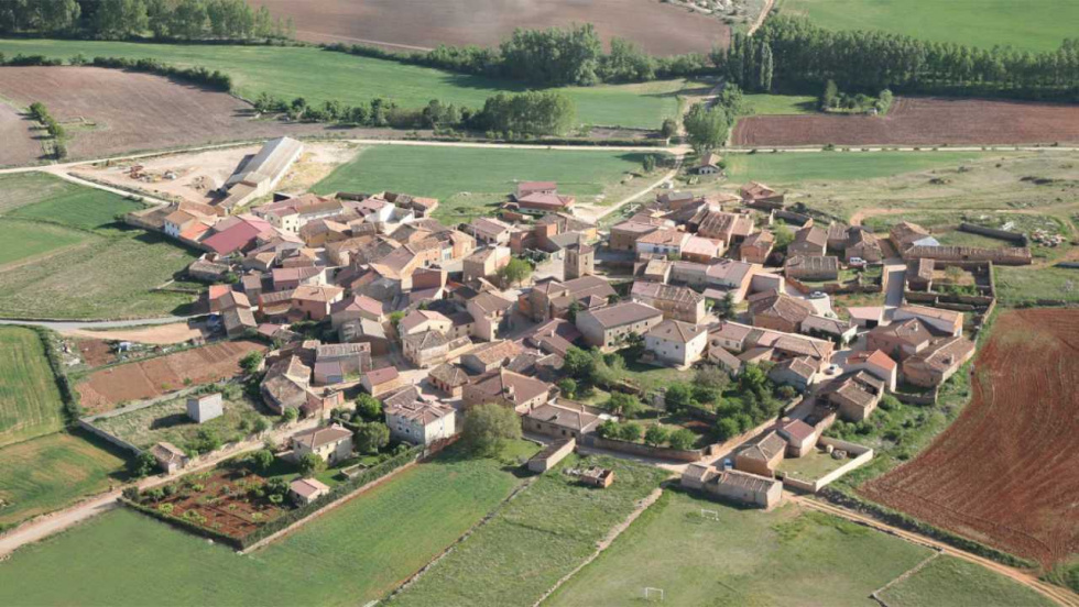 Arenillas (Soria) busca familia con hijos ofreciendo una vivienda gratuita, trabajo de albañil y la gestión de su bar