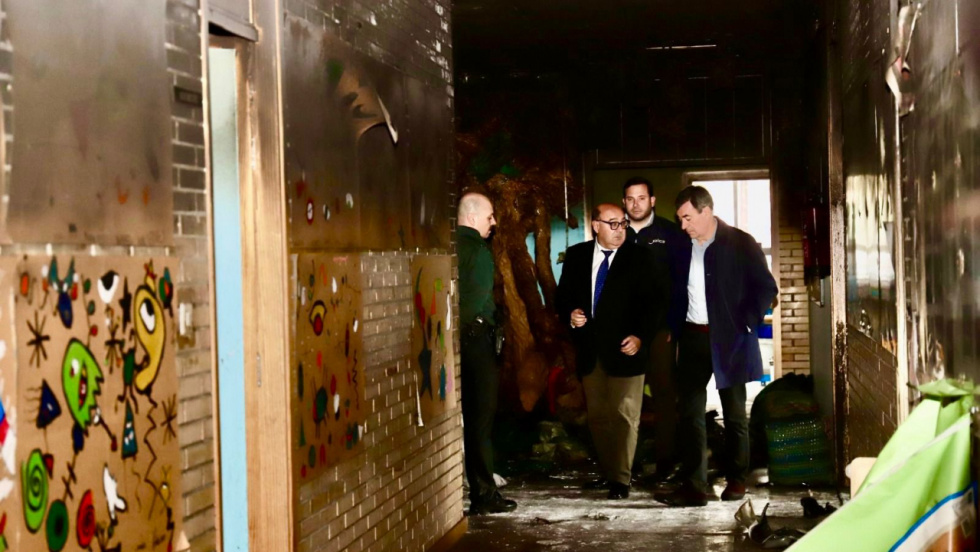 Un incendio en el comedor de un colegio de Tenorio obliga a la Xunta a contratar servicios de limpieza y cátering de urgencia