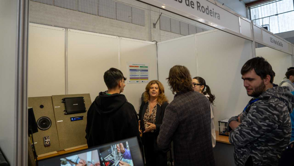 Cangas reúne a 19 centros en una feria para orientar a los estudiantes