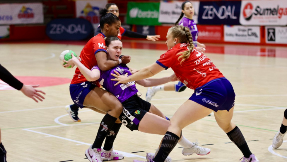 El Conservas Orbe Zendal Bm Porriño empata a 20 con el Caja Rural Aula Valladolid en la Liga Guerreras