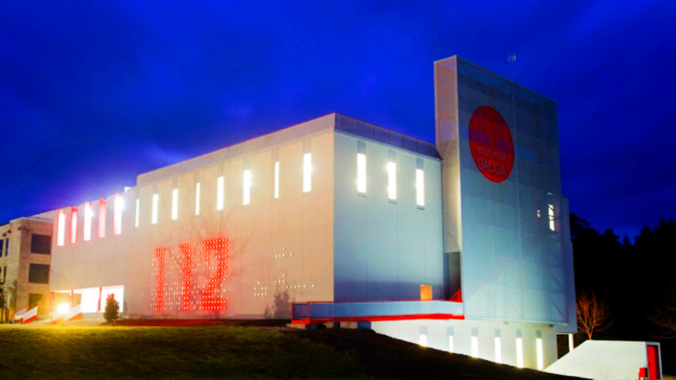 Cinco personas resultan heridas en una colisión múltiple de tres vehículos en Ponteareas