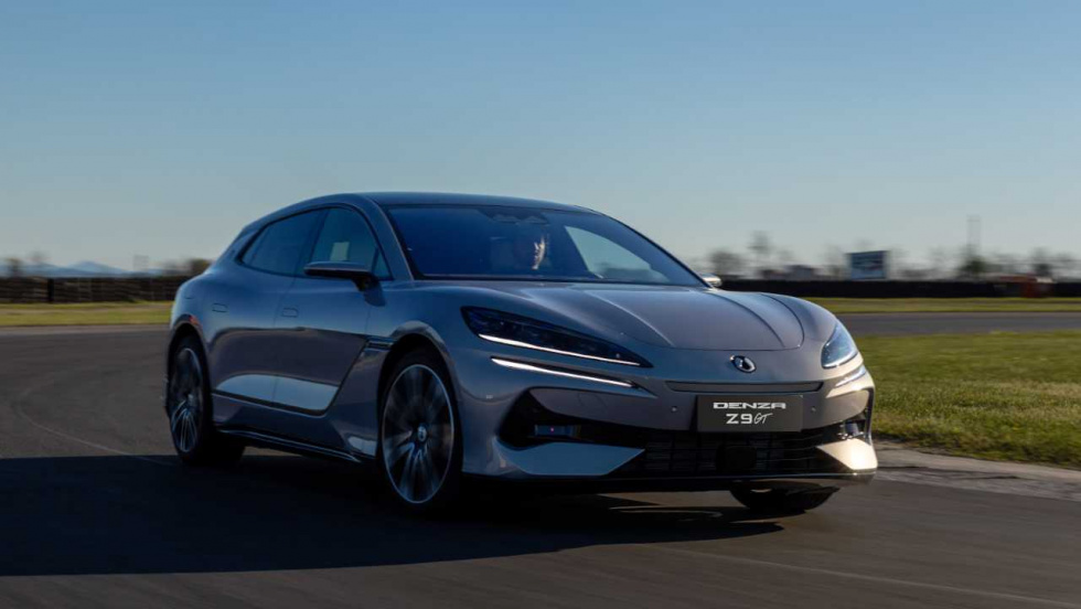 El coche chino que baila en diagonal y gira sobre sí mismo llega a Europa