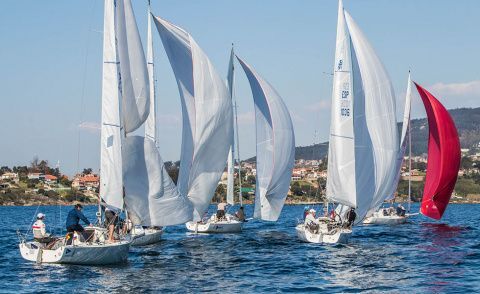 El viento le jugó muy malas pasadas a la flota que se estancó en varias ocasiones. /&copy; Rosana Calvo