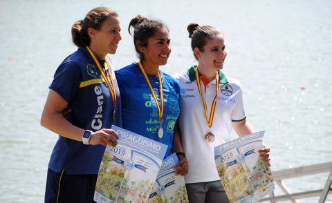 PODIO MUJER CANOA SENIOR- JENIFER CASAL