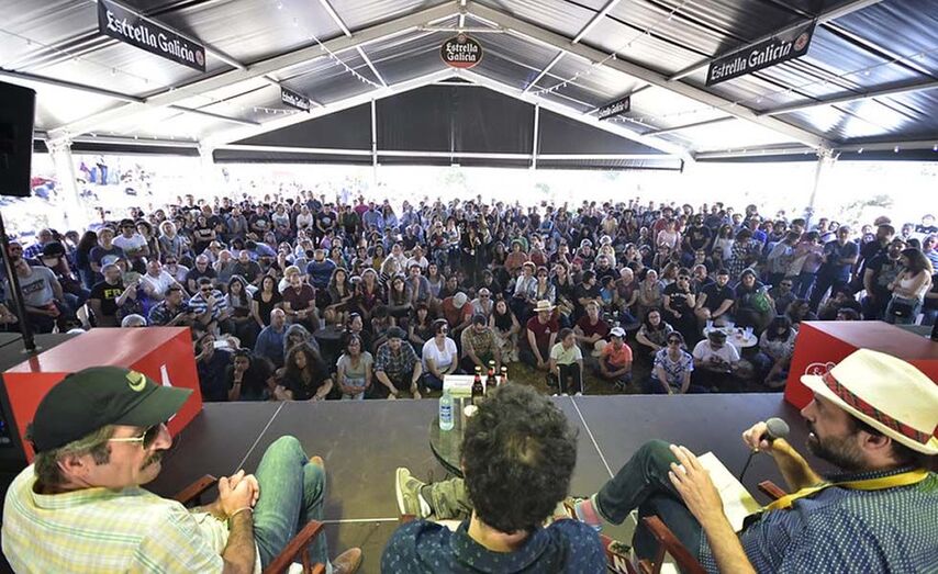 Coloquio na Leira de Alicia durante o XVI Festival de Cans.