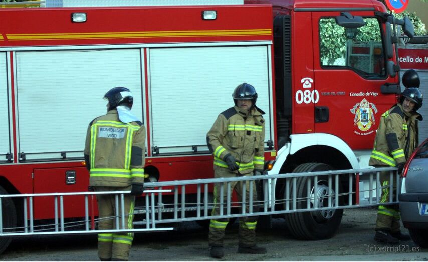 Os bombeiros de Vigo nunha fotograf&iacute;a de arquivo / Xornal21