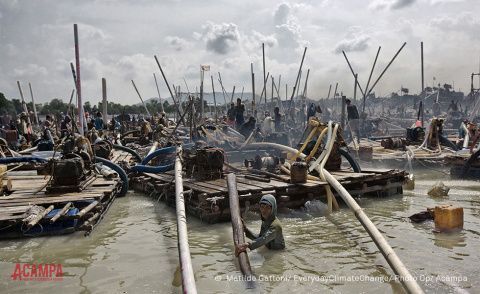 Autora, Matilde Gattoni, de la exposiciòn EverydayClimateChange, expuesta en ACAMPA