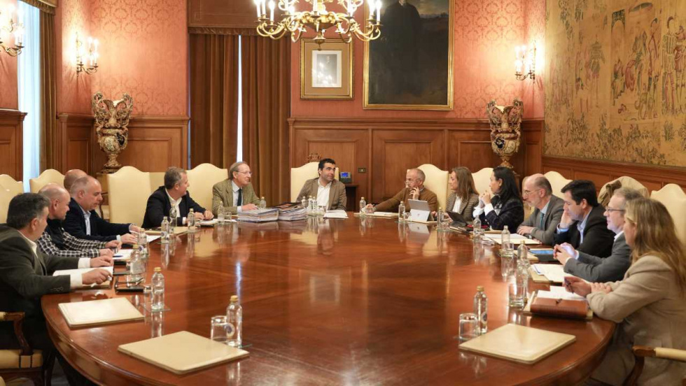 La Deputación inyecta 1,6 millones a once concellos para obras, empleo y gasto corriente