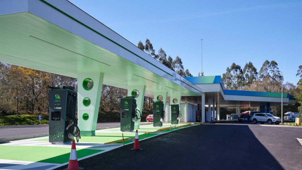 La AP-9 estrena el primer corredor de electrolineras ultrarrápidas de Galicia