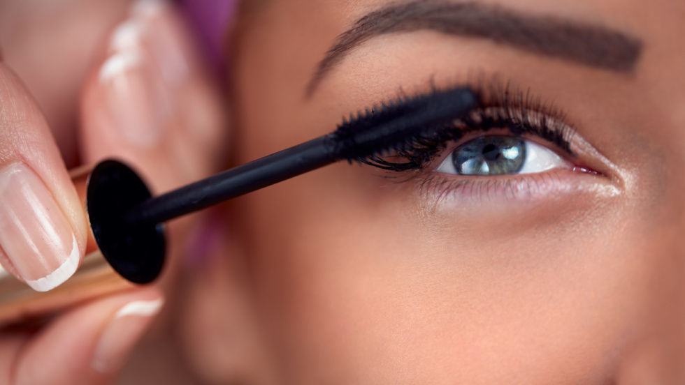 Alerta: los sérums de pestañas con prostaglandinas pueden dañar la visión