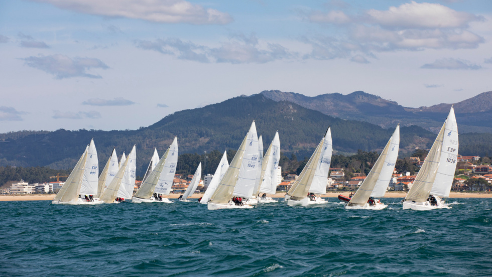 El Marías asalta el liderato en Baiona y aprieta la lucha por la Liga de Invierno