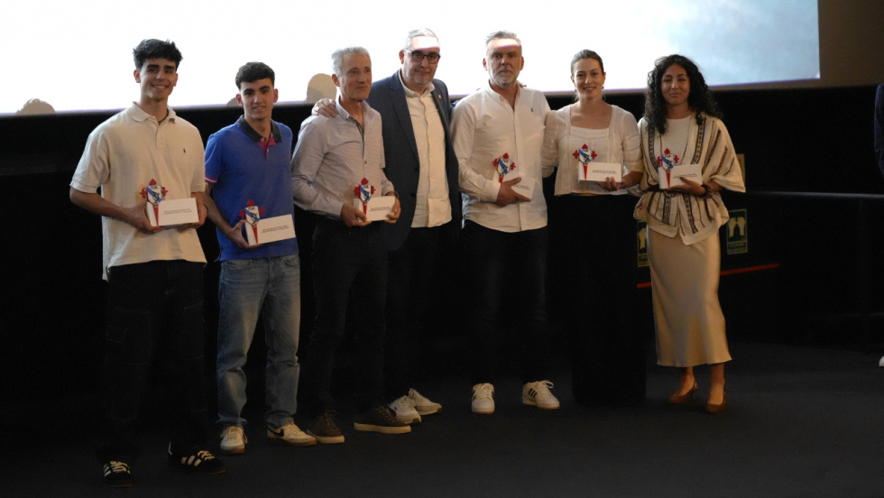 Ana Peleteiro y Adrián Ben, elegidos mejores atletas gallegos de 2025 en la gala del atletismo celebrada en Santiago