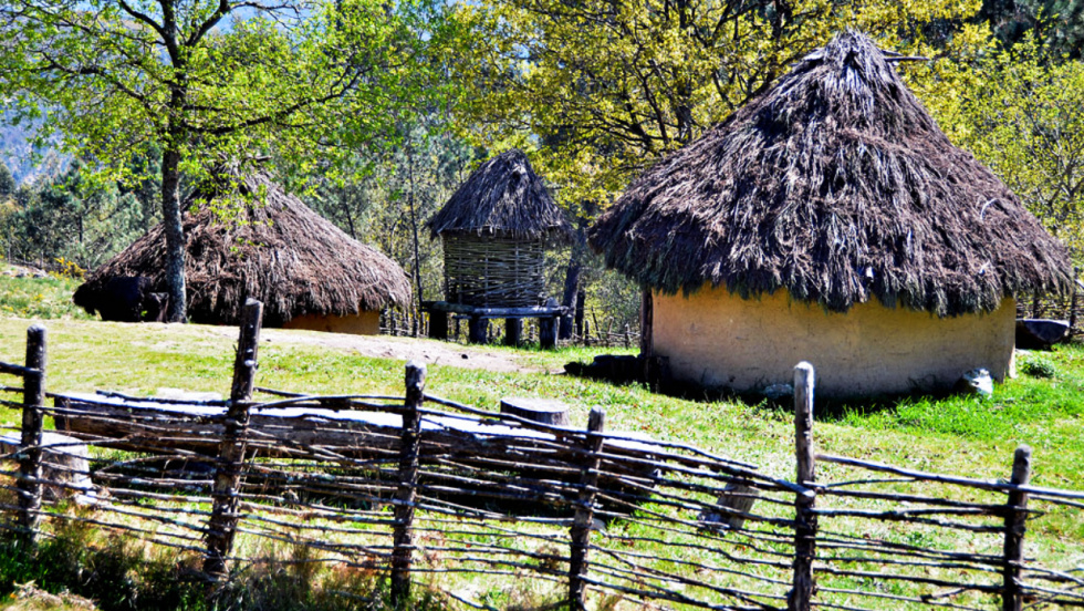 El Parque de Campo Lameiro abre primavera con talleres de arqueología y visitas nocturnas