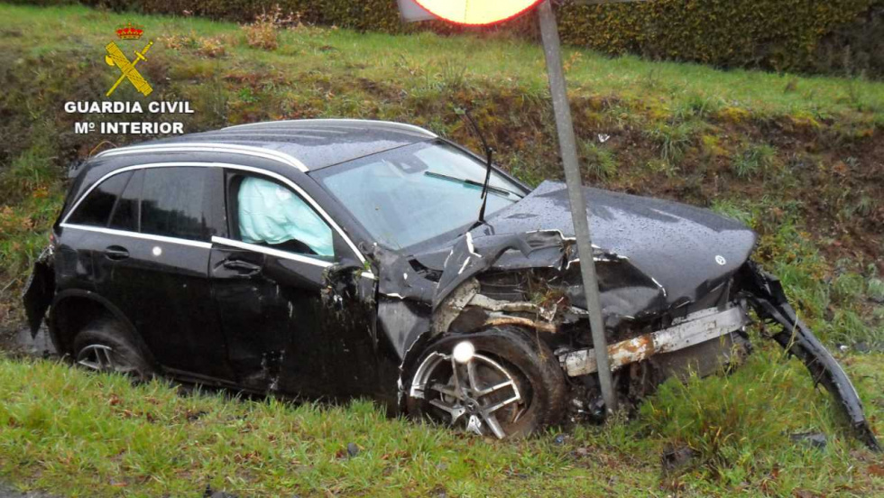 Falsa versión en un accidente: la Guardia Civil investiga a dos varones en Lalín