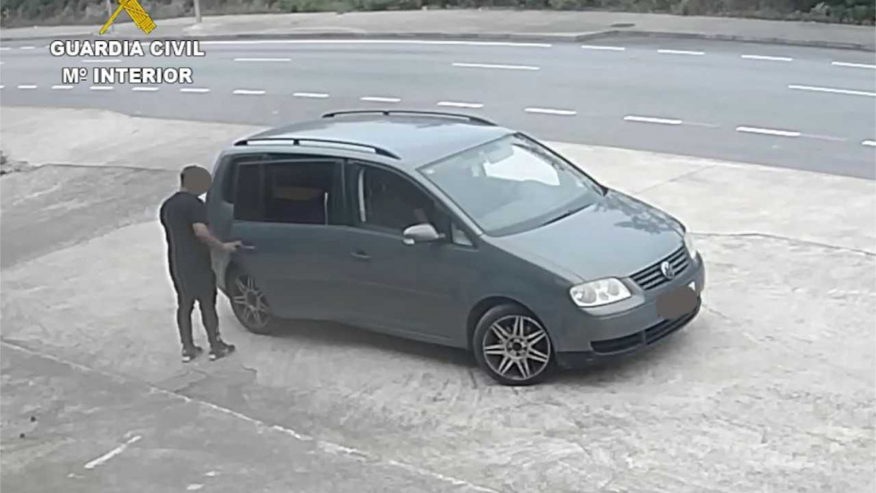 La Guardia Civil identifica al autor del hurto de 2.345 euros en una empresa de Caldas de Reis