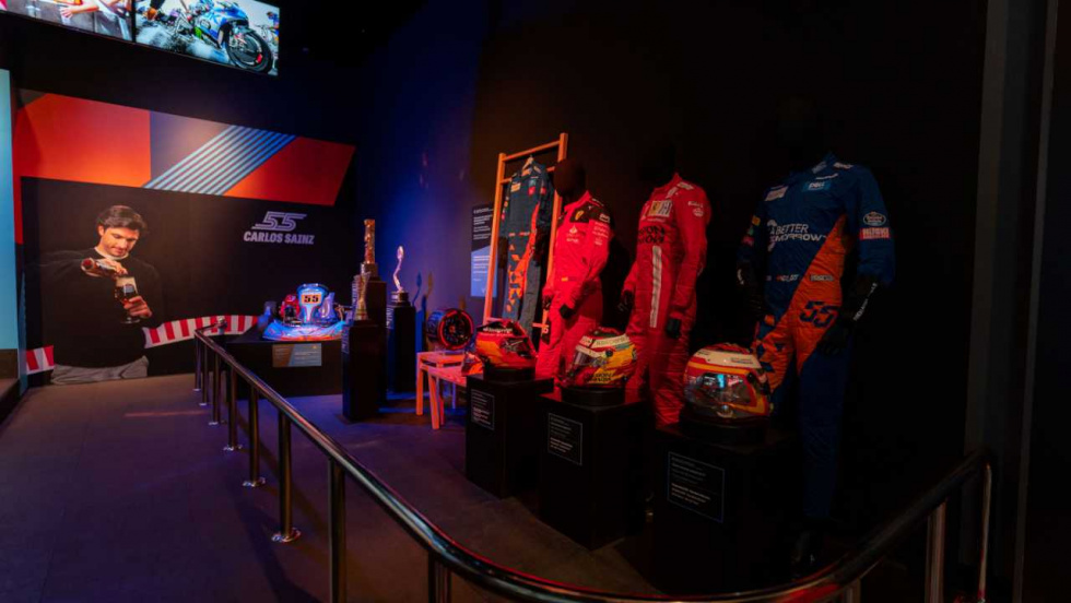 El Museo de Estrella Galicia homenajea a Carlos Sainz con una exposición única