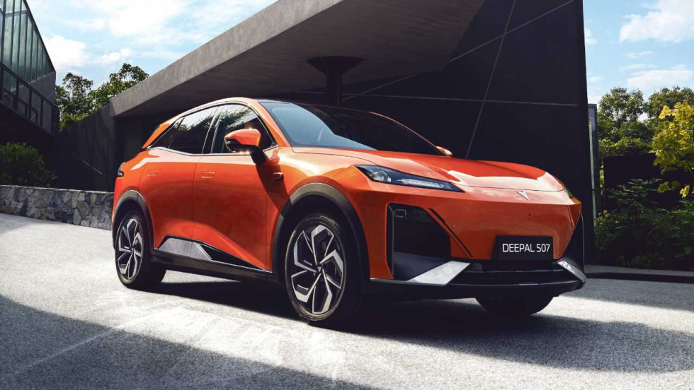 El precio de la gasolina se dispara y el eléctrico le gana la partida