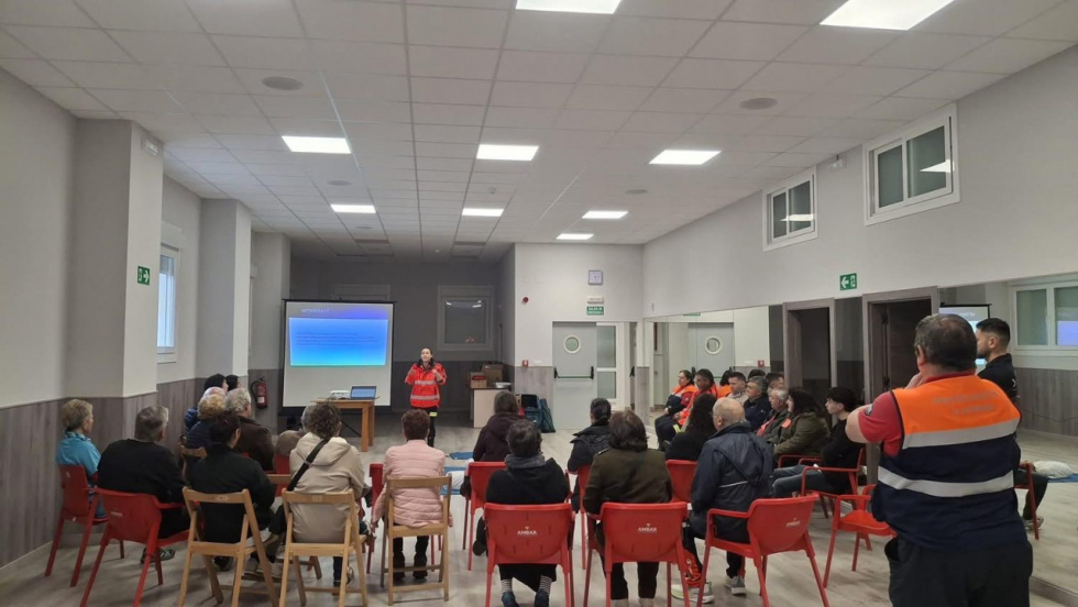 Protección Civil de O Porriño forma a vecinos de Atios en primeros auxilios